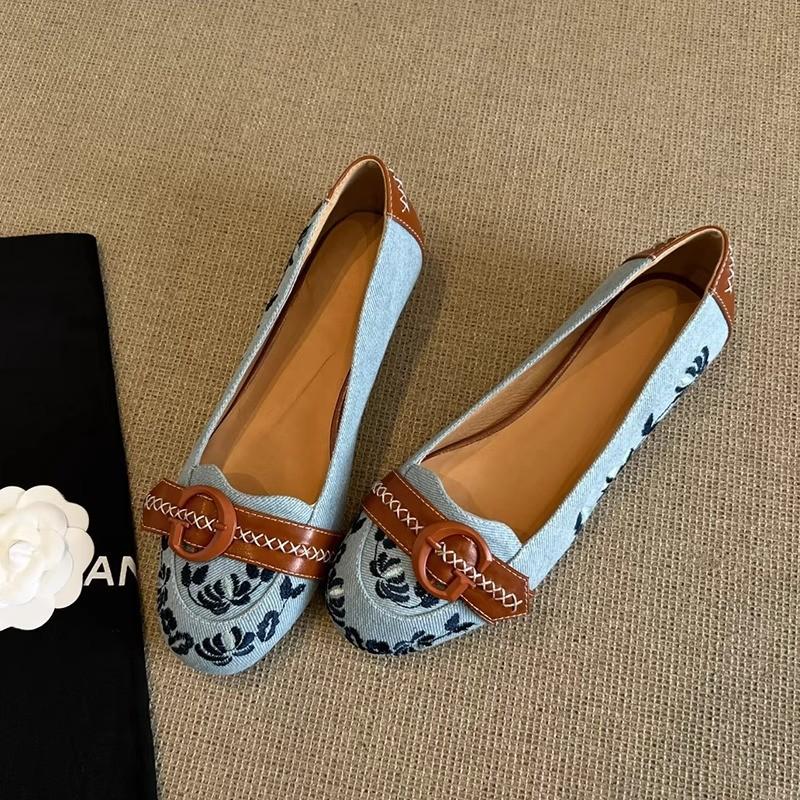 Sheepskin word with fish mouth sandals women s new thick sole with skirt high heel thick heel 35 синій
Sheepskin word with fish mouth sandals women s new thick sole with skirt high heel thick heel 35 синій