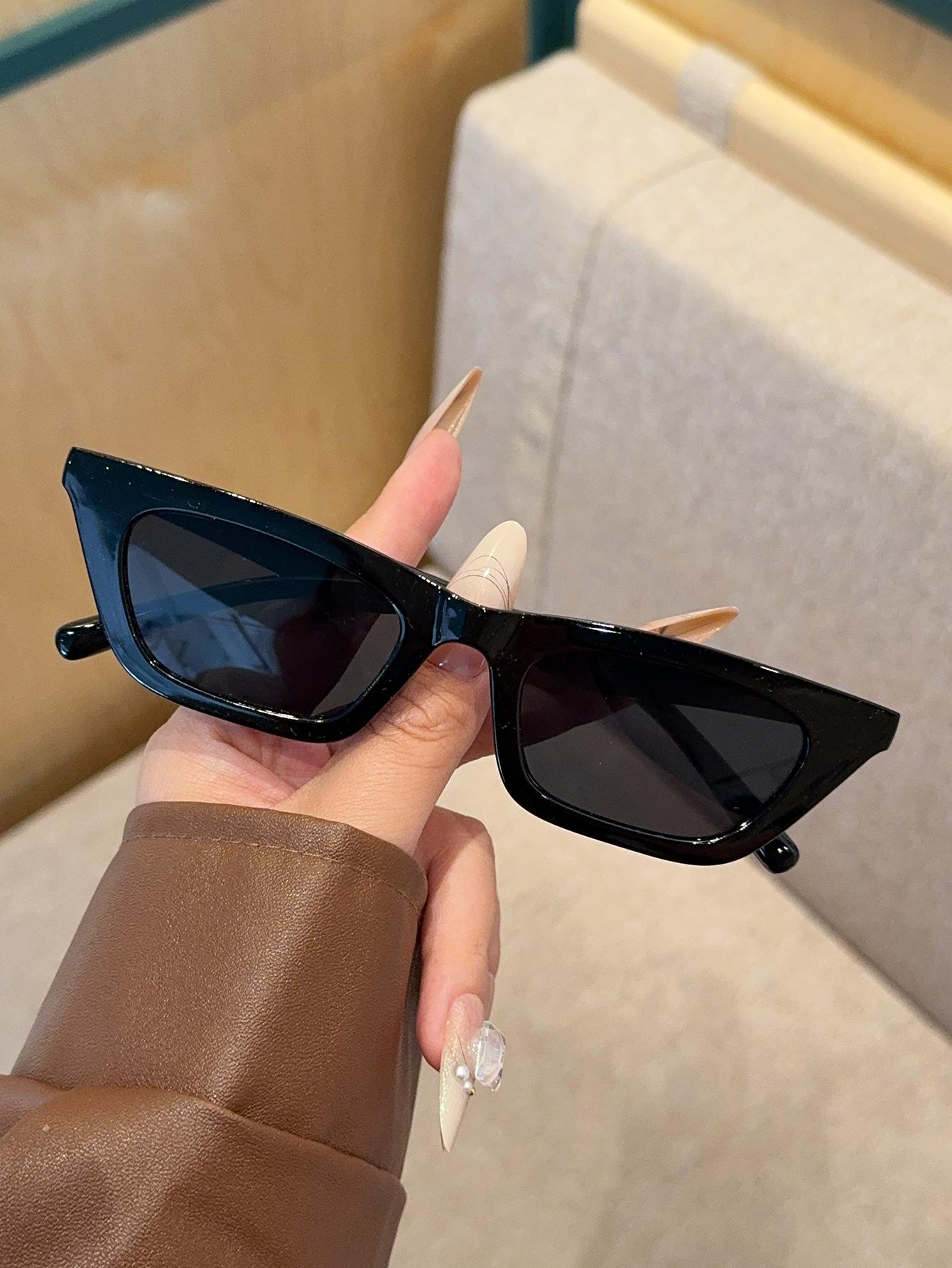 1Pc Fashion Casual Casual Cat Eye Sunglasses Women s Black Small Frame Sun Glasses Suitable for Daily Wear, Driving at the Beach
1Pc Fashion Casual Casual Cat Eye Sunglasses Women s Black Small Frame Sun Glasses Suitable for Daily Wear, Driving at the Beach