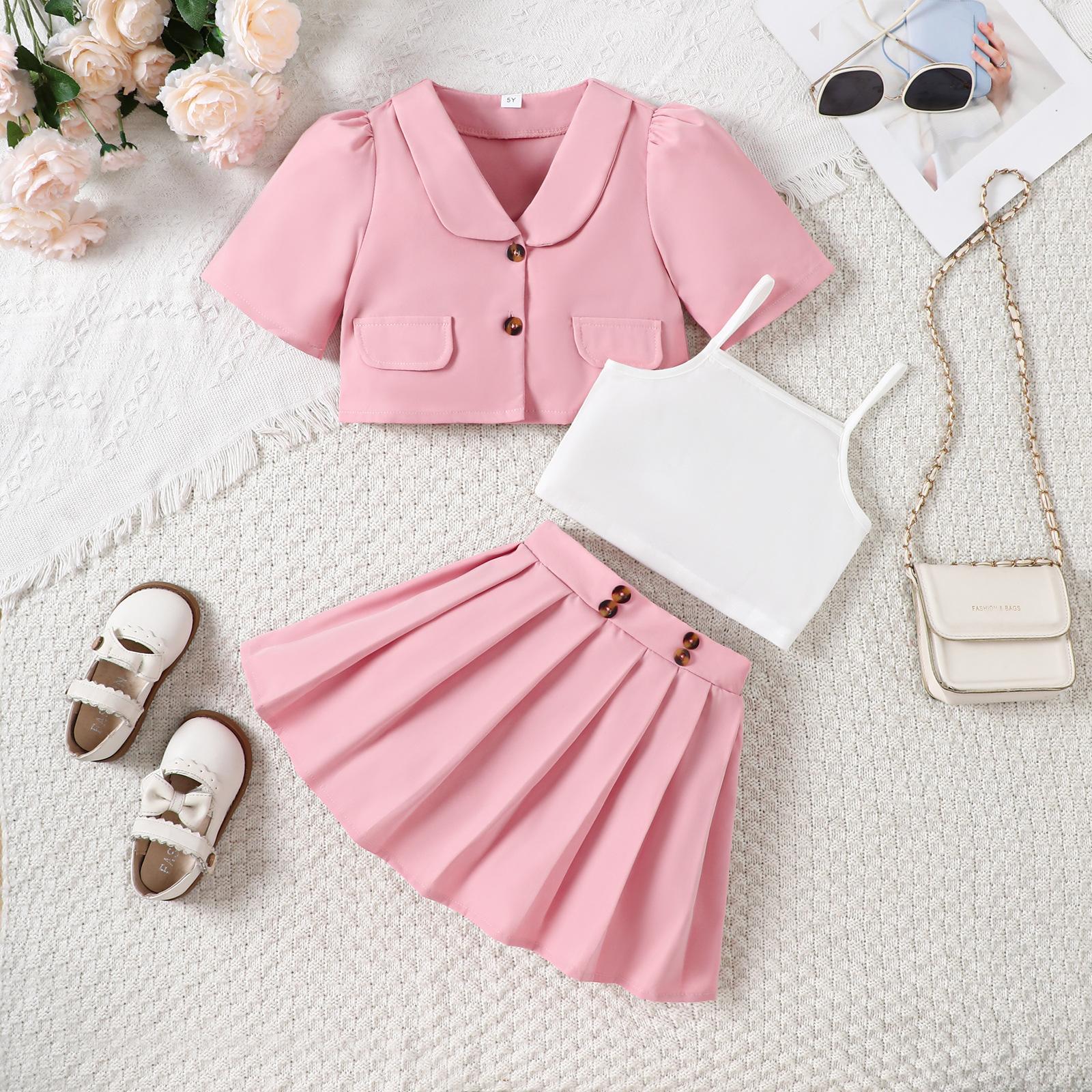 Модный комплект для девочек, летний детский повседневный комплект из внутреннего слоя на бретелях + плиссированная короткая юбка + блейзер с лацканами 8Y розовый
Модный комплект для девочек, летний детский повседневный комплект из внутреннего слоя на бретелях + плиссированная короткая юбка + блейзер с лацканами 8Y розовый