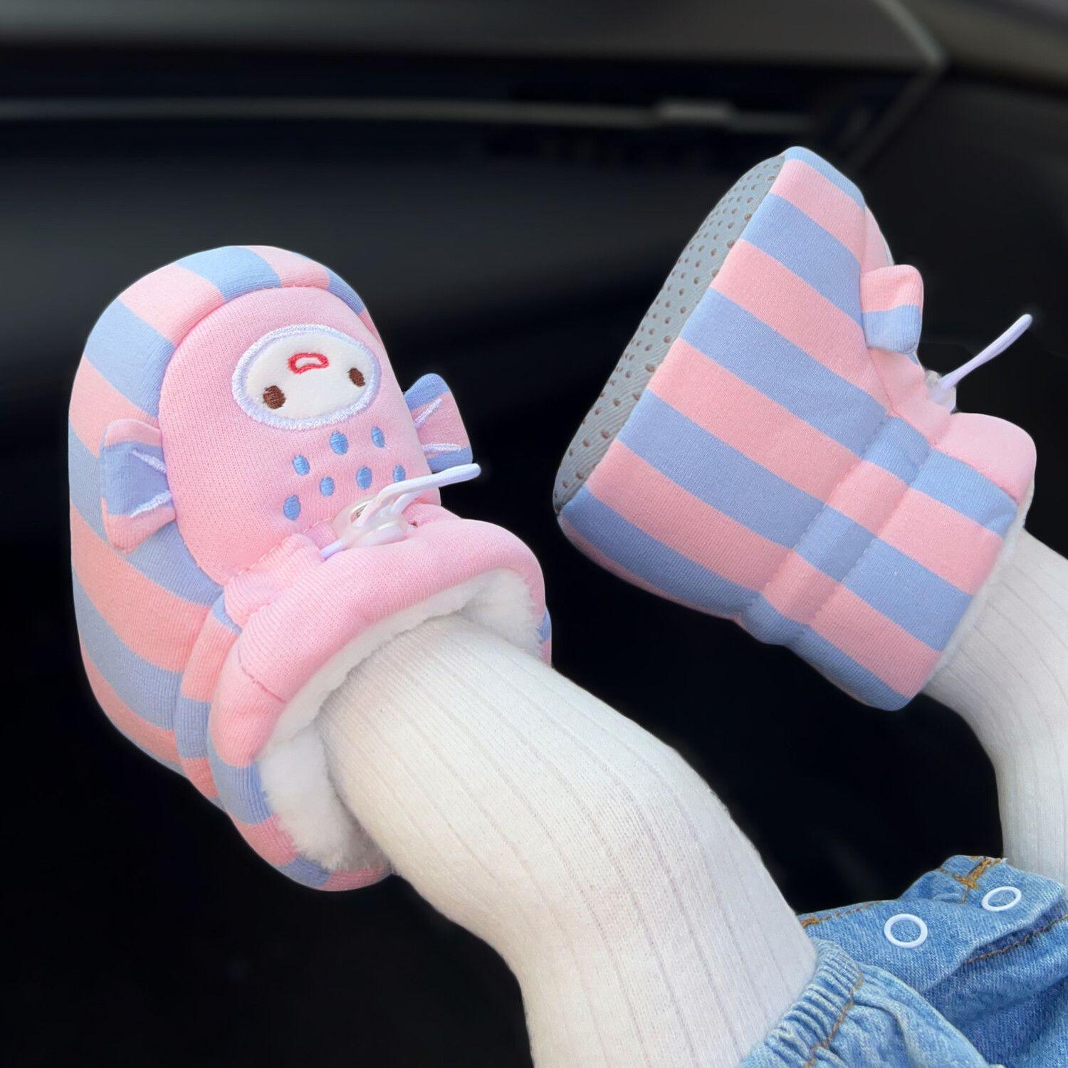 Warm Velvet Baby Shoes: Anti-Drop Soft Sole for 0-12 Months, Autumn & Winter Walking Shoes for Boys & Girls M - 11.5cm (0-7 months)
Warm Velvet Baby Shoes: Anti-Drop Soft Sole for 0-12 Months, Autumn & Winter Walking Shoes for Boys & Girls M - 11.5cm (0-7 months)
