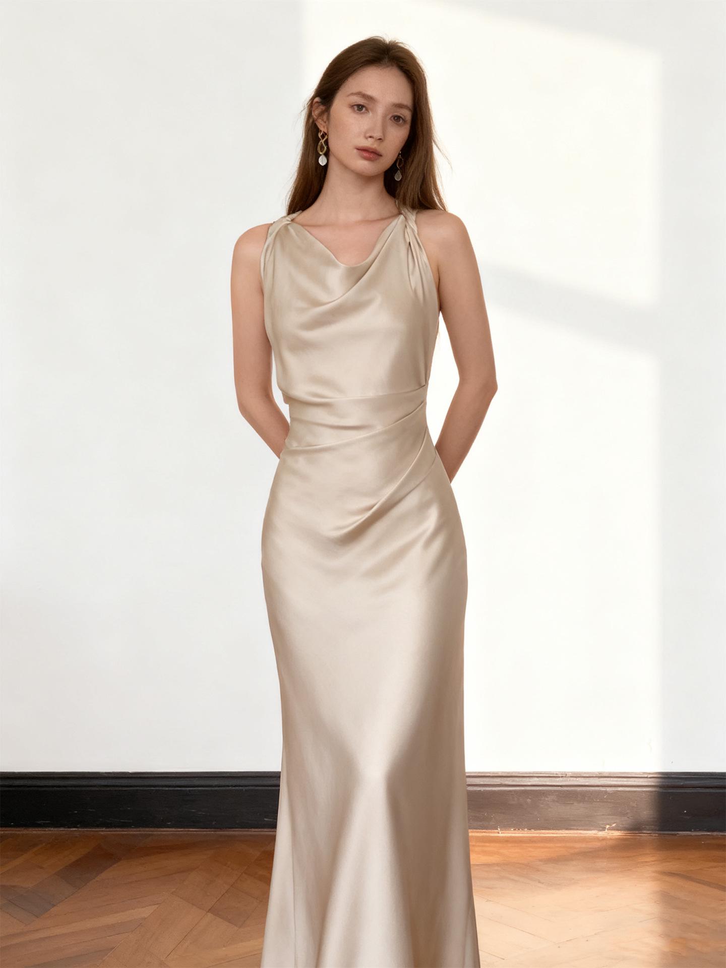 Elegant French Satin Knot-Strap Dress: Fishtail, Waist-Cinching, Luxury Feel L
Elegant French Satin Knot-Strap Dress: Fishtail, Waist-Cinching, Luxury Feel L