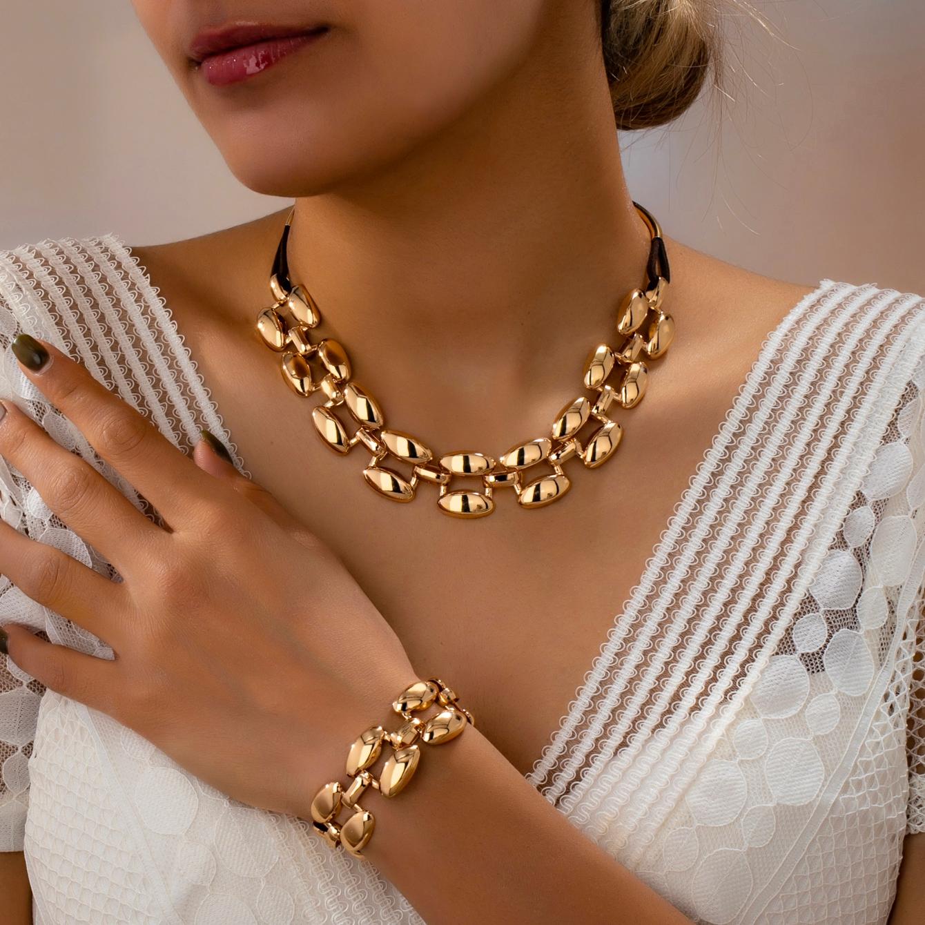 Women s Jewelry Set, Geometric Chain Smooth Bracelet and Necklace Set, Suitable for Daily Wear and Vacation Wear
Women s Jewelry Set, Geometric Chain Smooth Bracelet and Necklace Set, Suitable for Daily Wear and Vacation Wear