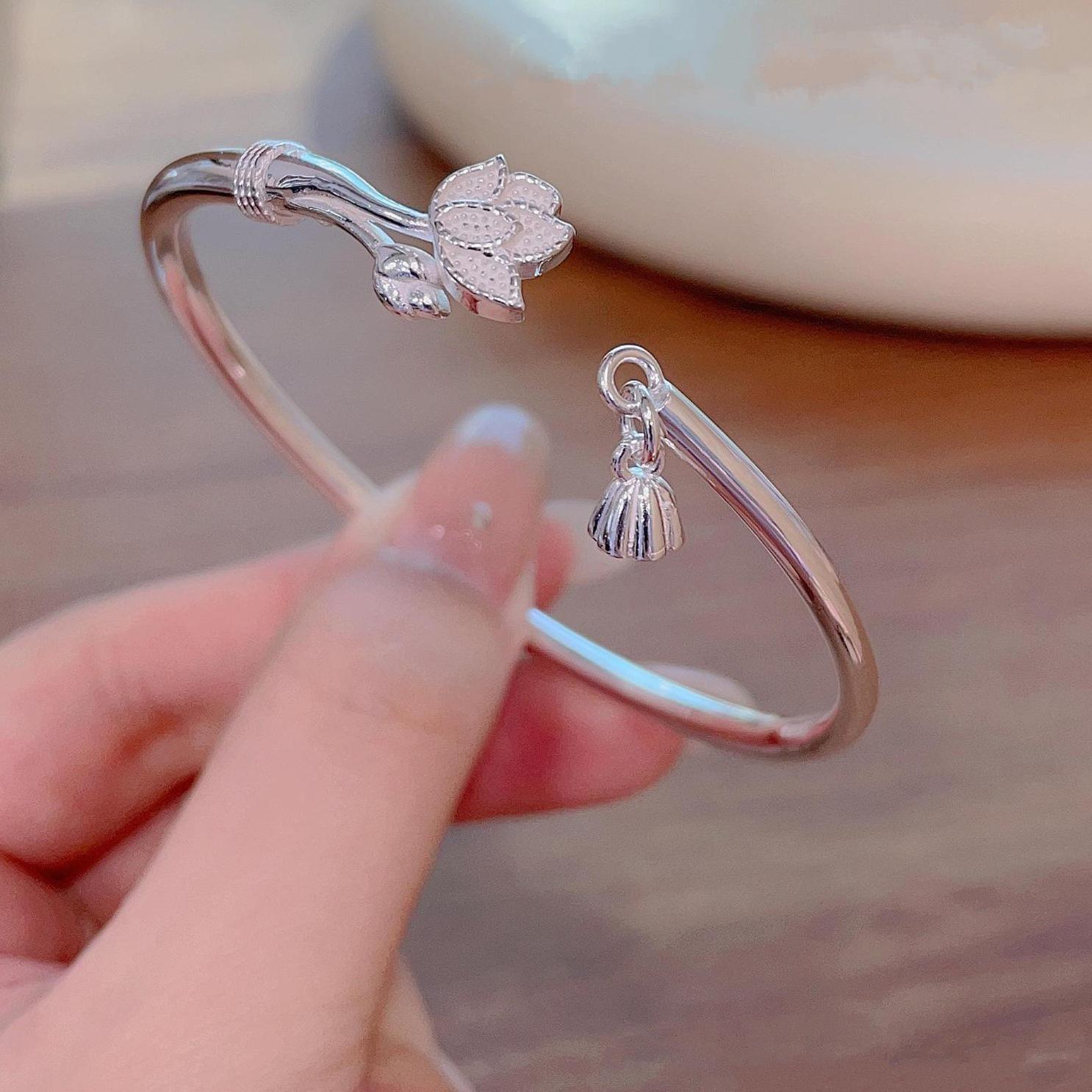 Lotus Seedpod Silver Bangle: Electroplated White Copper, Thickened, Solid, Smooth, Simple Fashion Design Smooth Lotus Open Bangle
Lotus Seedpod Silver Bangle: Electroplated White Copper, Thickened, Solid, Smooth, Simple Fashion Design Smooth Lotus Open Bangle