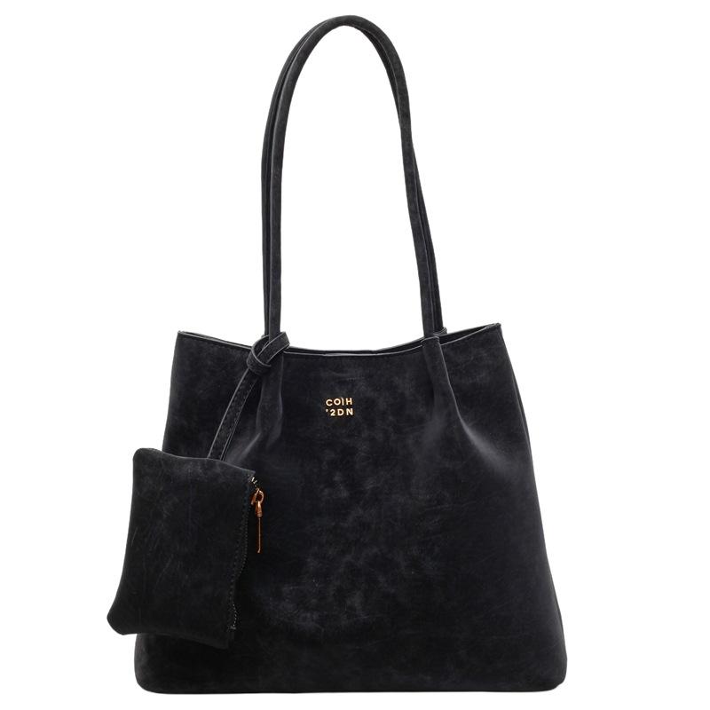 High-end fashion large-capacity tote bag women s 2025 autumn and winter new versatile underarm bag going out commuting shoulder bag
High-end fashion large-capacity tote bag women s 2025 autumn and winter new versatile underarm bag going out commuting shoulder bag