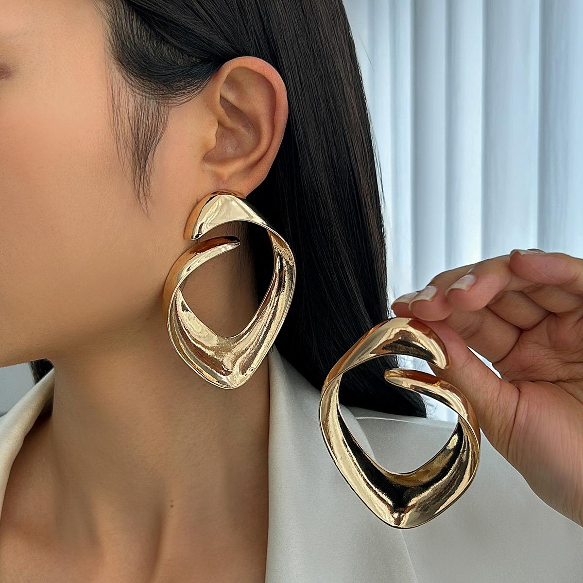 SHIXIN Fashion Statement Irregular Geometric Gold Color Pendant Earrings for Women Vintage Hollow Out Round Dangle Earrings 2026
SHIXIN Fashion Statement Irregular Geometric Gold Color Pendant Earrings for Women Vintage Hollow Out Round Dangle Earrings 2026