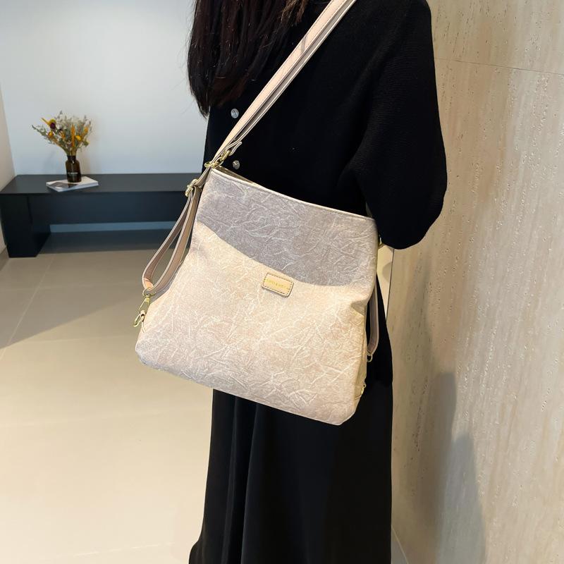 Fashion hand-scratched backpack women s 2024 new high-end niche messenger bag versatile shoulder bag хакі
Fashion hand-scratched backpack women s 2024 new high-end niche messenger bag versatile shoulder bag хакі