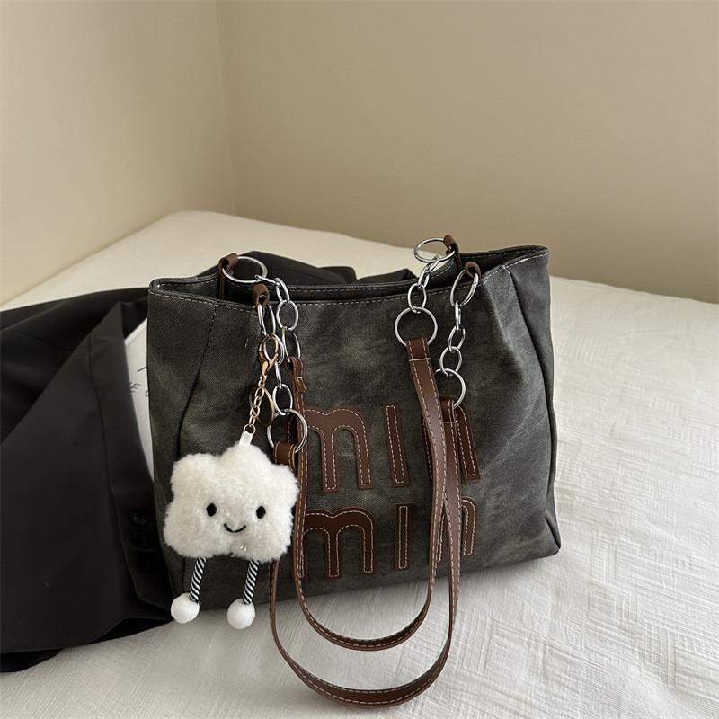 Fashionable Korean Street Style Tote Bag For Women With Unique Letter Design Without Hook чёрный
Fashionable Korean Street Style Tote Bag For Women With Unique Letter Design Without Hook чёрный