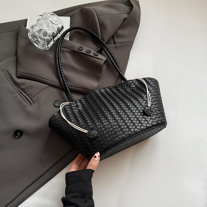 2025 new high-value going out casual exquisite armpit bag Korean fashionable large-capacity simple commuter shoulder bag чорний
2025 new high-value going out casual exquisite armpit bag Korean fashionable large-capacity simple commuter shoulder bag чорний