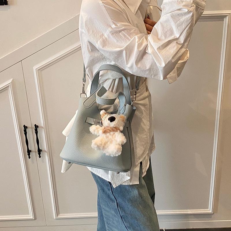 Fashion small bag women s 2025 new summer versatile messenger bag popular handbag bucket bag
Fashion small bag women s 2025 new summer versatile messenger bag popular handbag bucket bag