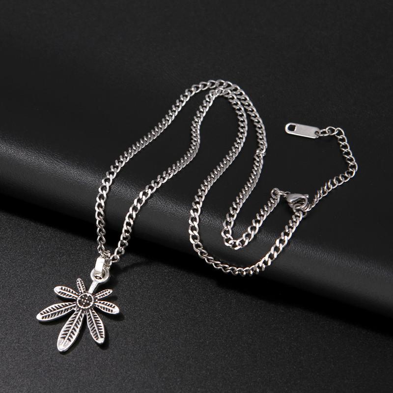 Double Nameplate Collarbone Chain Necklace Crostar Pearl Personality Maple Leaf Hip Hop Takahashi Men And Women Tide
Double Nameplate Collarbone Chain Necklace Crostar Pearl Personality Maple Leaf Hip Hop Takahashi Men And Women Tide