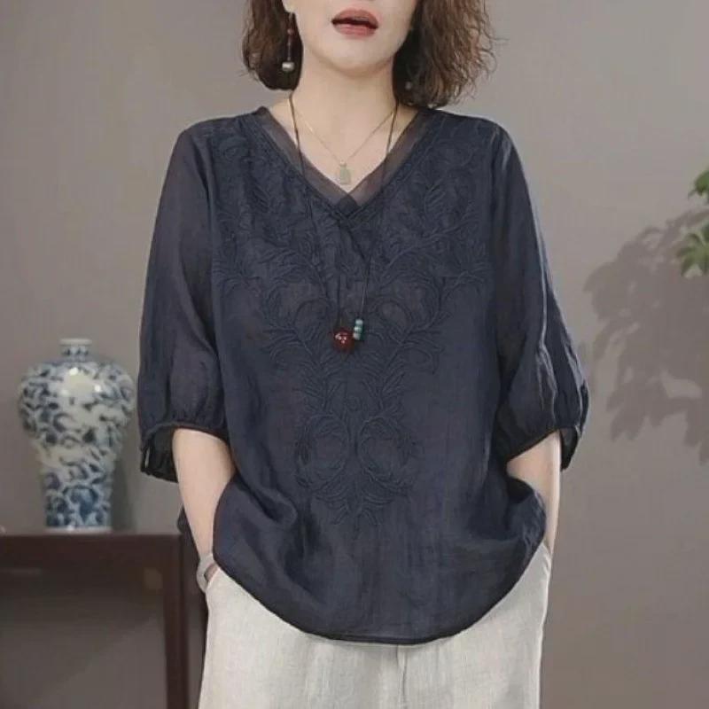 Mom s 2024 Summer Mid-Sleeve High-End Embroidered Blouse: Versatile, Fashionable, Thin Women s Top 5XL (For 150-160 Jin) темно-синього кольору
Mom s 2024 Summer Mid-Sleeve High-End Embroidered Blouse: Versatile, Fashionable, Thin Women s Top 5XL (For 150-160 Jin) темно-синього кольору