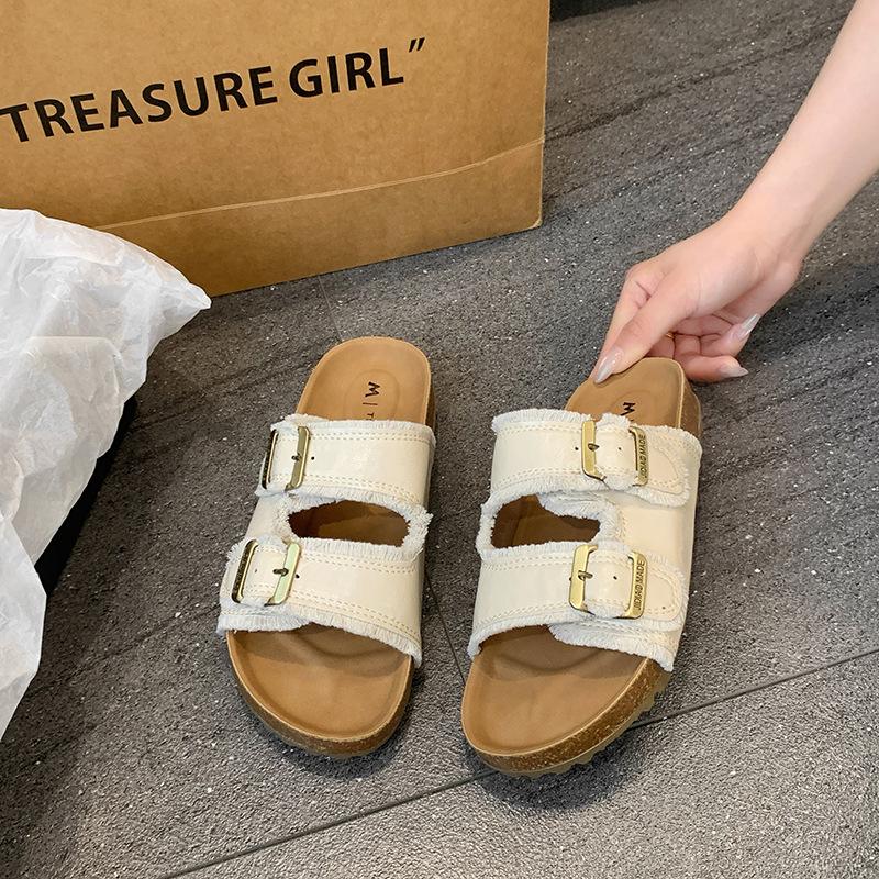 Ретро однословная пряжка с толстой подошвой тапочки для женской верхней одежды 2025 весна новые на плоской подошве повседневные пляжные крутые тапочки 40
Ретро однословная пряжка с толстой подошвой тапочки для женской верхней одежды 2025 весна новые на плоской подошве повседневные пляжные крутые тапочки 40