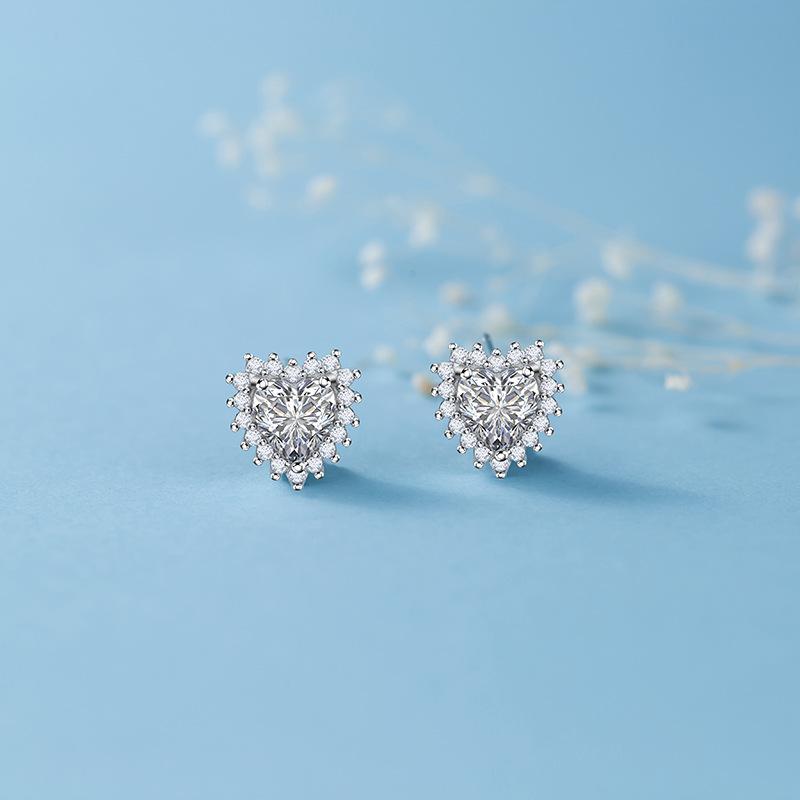 Изысканные серьги-гвоздики Love, женские легкие, роскошные, темпераментные, циркониевые, в форме сердца, корейская версия, серьги для пригородных поездов
Изысканные серьги-гвоздики Love, женские легкие, роскошные, темпераментные, циркониевые, в форме сердца, корейская версия, серьги для пригородных поездов
