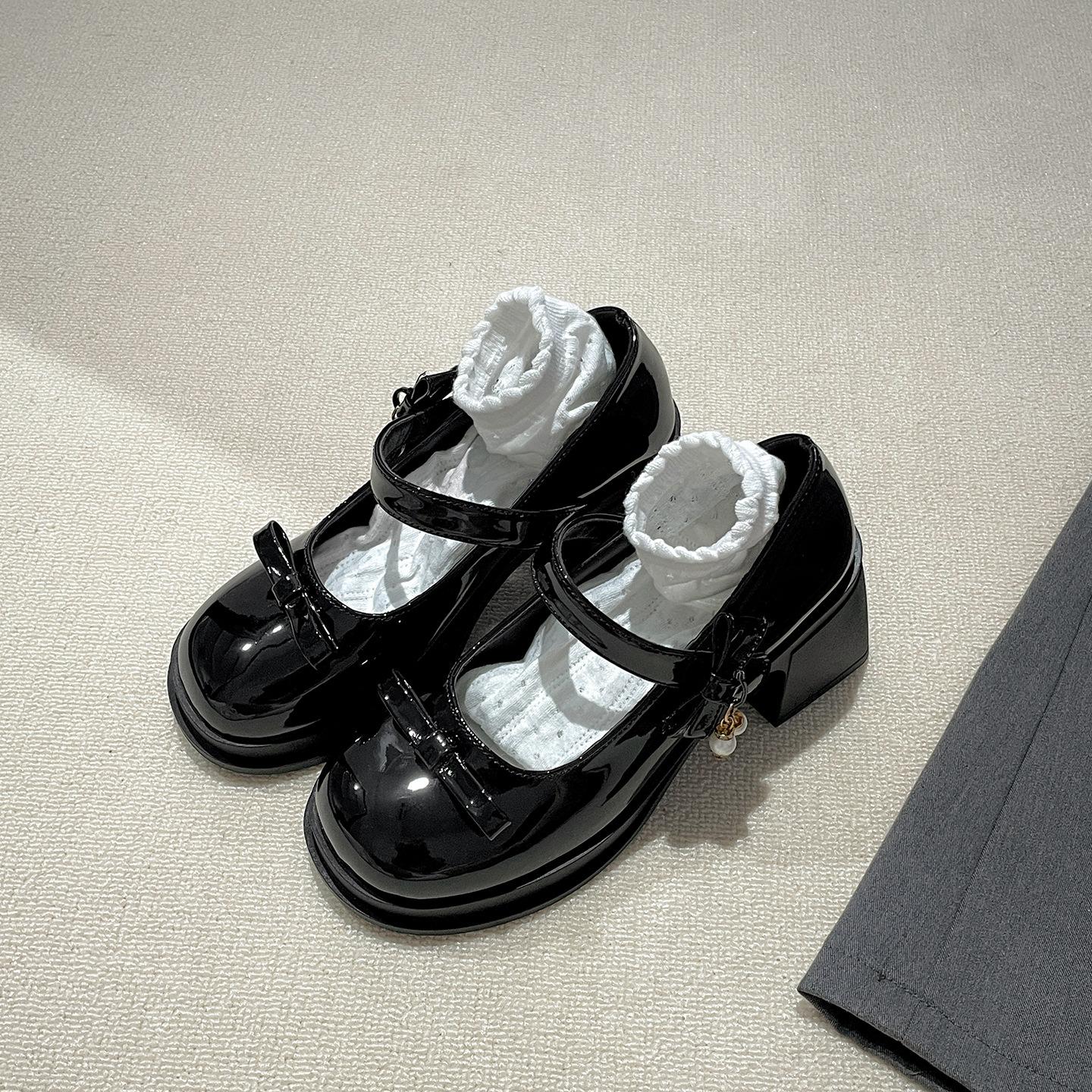 Black French small thick heel high heels women s summer 2025 new with skirt retro light mouth Mary Jane single shoes 35 чёрный
Black French small thick heel high heels women s summer 2025 new with skirt retro light mouth Mary Jane single shoes 35 чёрный