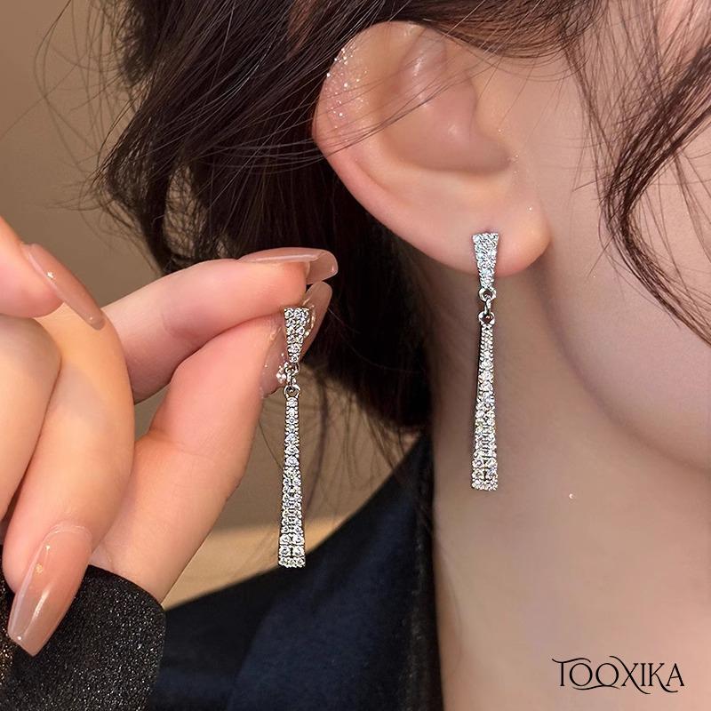 Tooxika Zircon Long Tassel Earrings For Women Niche Unique Temperament Earrings Light Luxury High-end Earrings
Tooxika Zircon Long Tassel Earrings For Women Niche Unique Temperament Earrings Light Luxury High-end Earrings