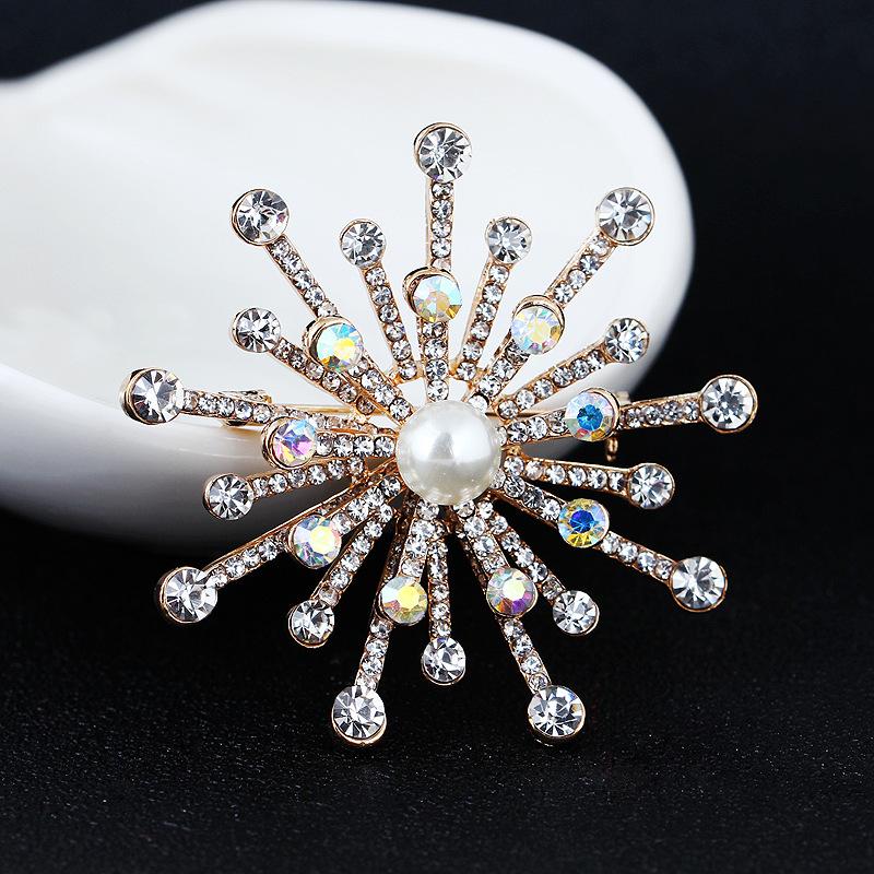 3D Pearl Snowflake Brooch Fashion Alloy Pin for Women s Corsage Flower Clothing Accessory Exquisite Long-Lasting Color BFF Gift Fashion Jewelry
3D Pearl Snowflake Brooch Fashion Alloy Pin for Women s Corsage Flower Clothing Accessory Exquisite Long-Lasting Color BFF Gift Fashion Jewelry