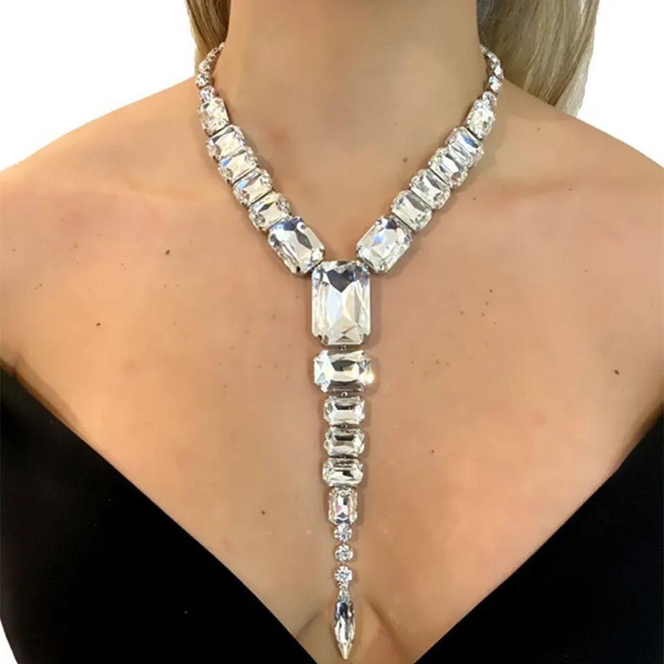 Luxury Rhinestone Choker Necklace: European & American Women s Fashion Accessory in Exaggerated Street Style Silver
Luxury Rhinestone Choker Necklace: European & American Women s Fashion Accessory in Exaggerated Street Style Silver