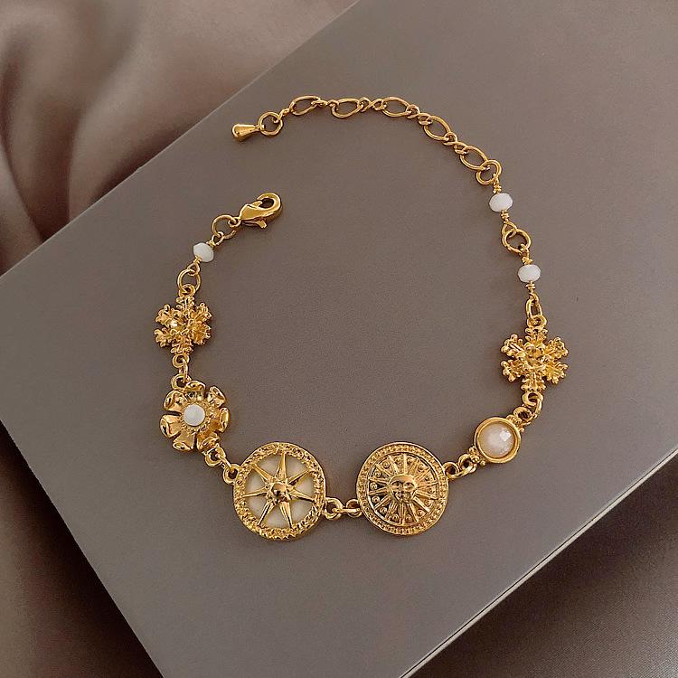 14K Gold Plated Petal Star Bracelet - Women s Retro Bangle, Perfect Gift for Friends and Students, Unique Niche Jewelry
14K Gold Plated Petal Star Bracelet - Women s Retro Bangle, Perfect Gift for Friends and Students, Unique Niche Jewelry