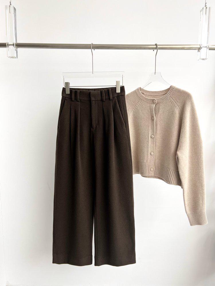 Wool Blend Micro-Brushed Corduroy Wide-Leg Trousers with Pleats - Winter Style, Loose Fit, and Modern Drape XS
Wool Blend Micro-Brushed Corduroy Wide-Leg Trousers with Pleats - Winter Style, Loose Fit, and Modern Drape XS