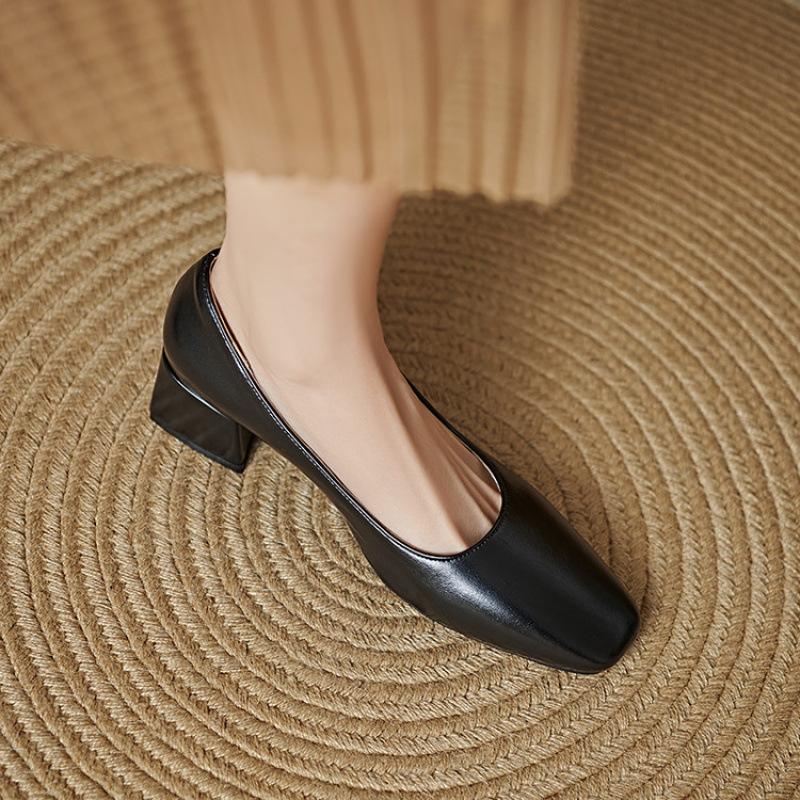 Wear casual small leather shoes in all seasons, cover feet, soft soles, middle heels, fashion single shoes, one pedal, large size shoes, new solid col 39
Wear casual small leather shoes in all seasons, cover feet, soft soles, middle heels, fashion single shoes, one pedal, large size shoes, new solid col 39