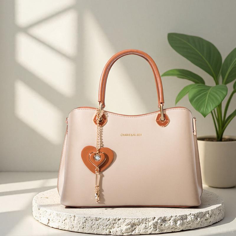 Autumn and winter new niche design high-end women s bags, women s handbags in the atmosphere
Autumn and winter new niche design high-end women s bags, women s handbags in the atmosphere