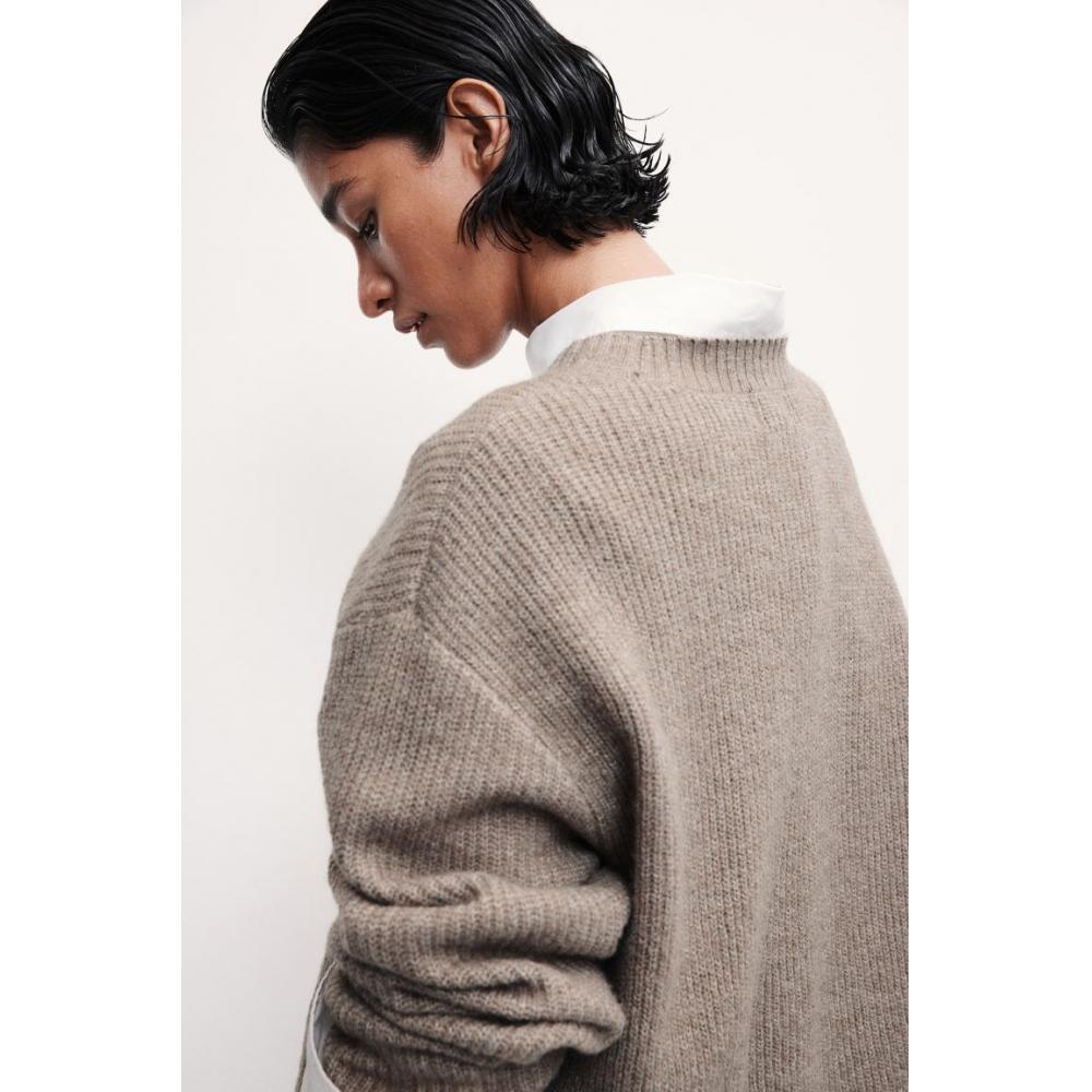 Свитер в рубчик HM бежевый меланж
Свитер в рубчик HM бежевый меланж