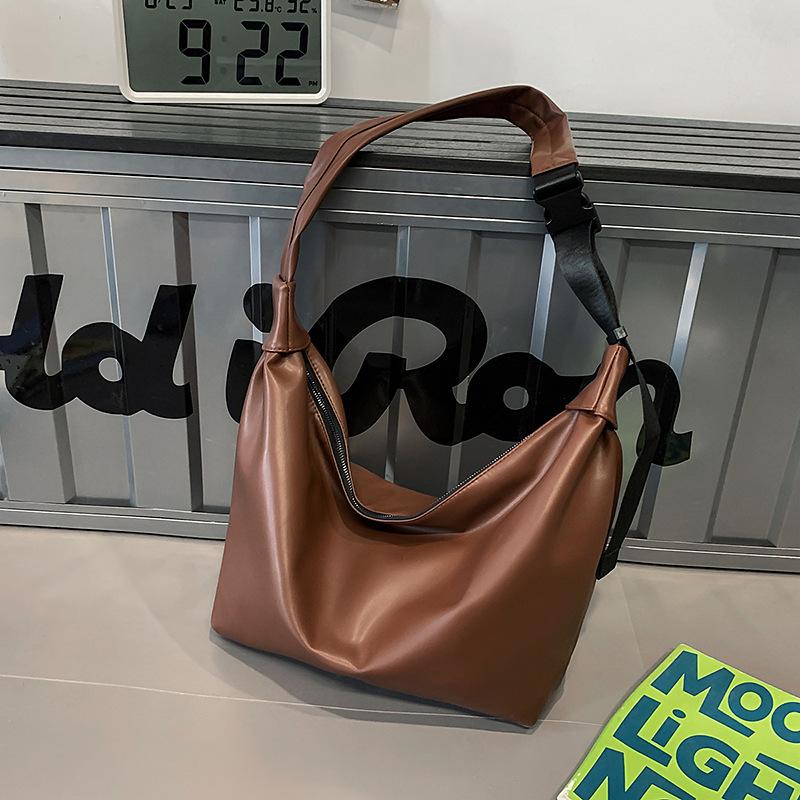 Trendy Brand Messenger Bag Men S Leisure Outdoor Lightweight And Simple Messenger Bag Shoulder Bag Cycling Satchel Versatile коричневый
Trendy Brand Messenger Bag Men S Leisure Outdoor Lightweight And Simple Messenger Bag Shoulder Bag Cycling Satchel Versatile коричневый