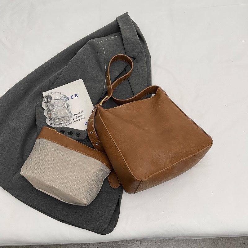 Trendy Retro Style Large Capacity Shoulder Bag For Students Perfect For Daily Use Brown
Trendy Retro Style Large Capacity Shoulder Bag For Students Perfect For Daily Use Brown