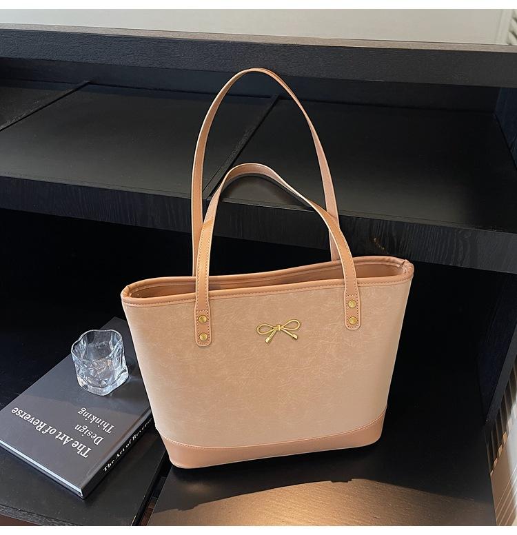 Повседневная сумка для пожилых женщин 2025 новая большая вместимость для поездок на работу универсальная наплечная сумка с дизайнерским смыслом сумка-тоут хаки
Повседневная сумка для пожилых женщин 2025 новая большая вместимость для поездок на работу универсальная наплечная сумка с дизайнерским смыслом сумка-тоут хаки