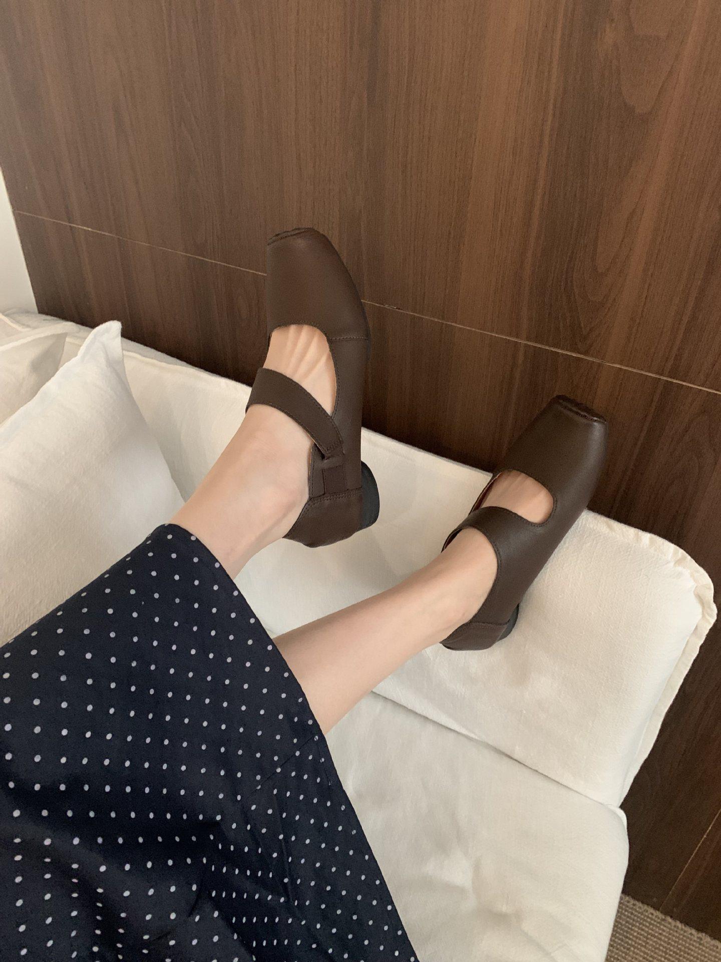 2025 new retro ballet thick heel single shoes do old literary square head shallow mouth grandma Mary Jane shoes women 39 коричневый
2025 new retro ballet thick heel single shoes do old literary square head shallow mouth grandma Mary Jane shoes women 39 коричневый