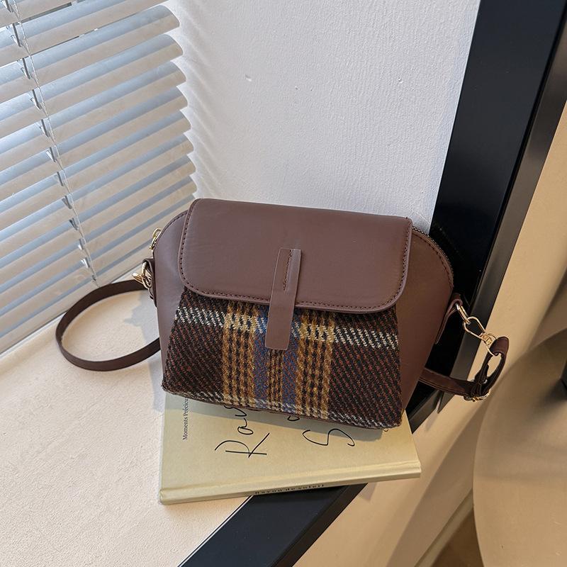 Маленькая сумка-ракушка женская зимняя новинка 2024 года, ретро-сумка через плечо, маленькая квадратная сумка, модная простая сумка-мессенджер
Маленькая сумка-ракушка женская зимняя новинка 2024 года, ретро-сумка через плечо, маленькая квадратная сумка, модная простая сумка-мессенджер