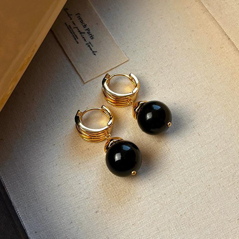 Maillard tiger s eye stone earrings women s light luxury high-end new unique good-looking ear buckles autumn and winter exaggerated earrings
Maillard tiger s eye stone earrings women s light luxury high-end new unique good-looking ear buckles autumn and winter exaggerated earrings