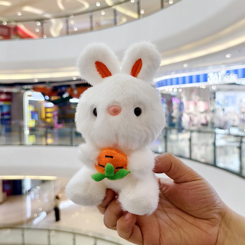 Очаровательный плюшевый брелок в виде кролика - Милая кукла-кролик с фруктами в стиле моэ для украшения студенческого рюкзака 16 cm
Очаровательный плюшевый брелок в виде кролика - Милая кукла-кролик с фруктами в стиле моэ для украшения студенческого рюкзака 16 cm