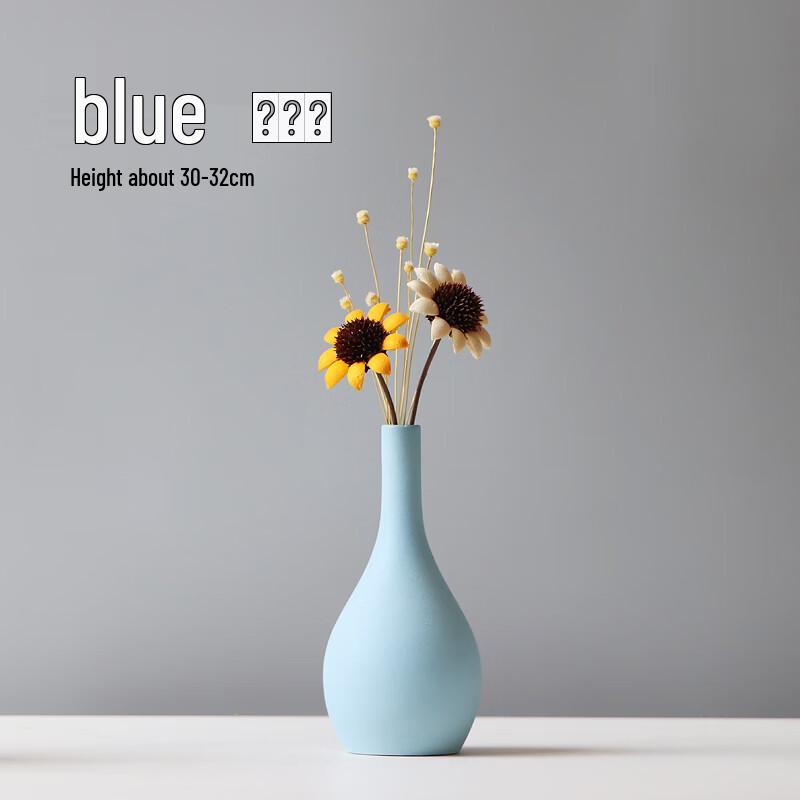 Декоративная ваза из синего стекла с искусственными цветами
Декоративная ваза из синего стекла с искусственными цветами
