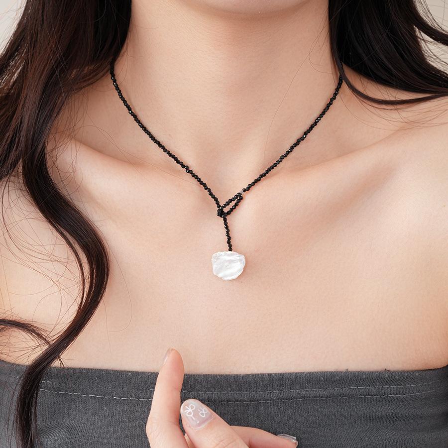 Bohemian glass beads, petals, freshwater pearls, necklaces, simple fashion temperament, neck chains, commuting versatile necklaces, women
Bohemian glass beads, petals, freshwater pearls, necklaces, simple fashion temperament, neck chains, commuting versatile necklaces, women