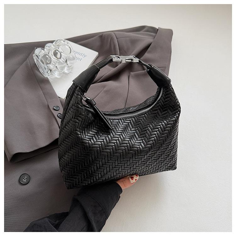 French niche woven pattern handbag women s 2025 spring and summer simple and elegant dumpling bag commuter texture messenger bag
French niche woven pattern handbag women s 2025 spring and summer simple and elegant dumpling bag commuter texture messenger bag
