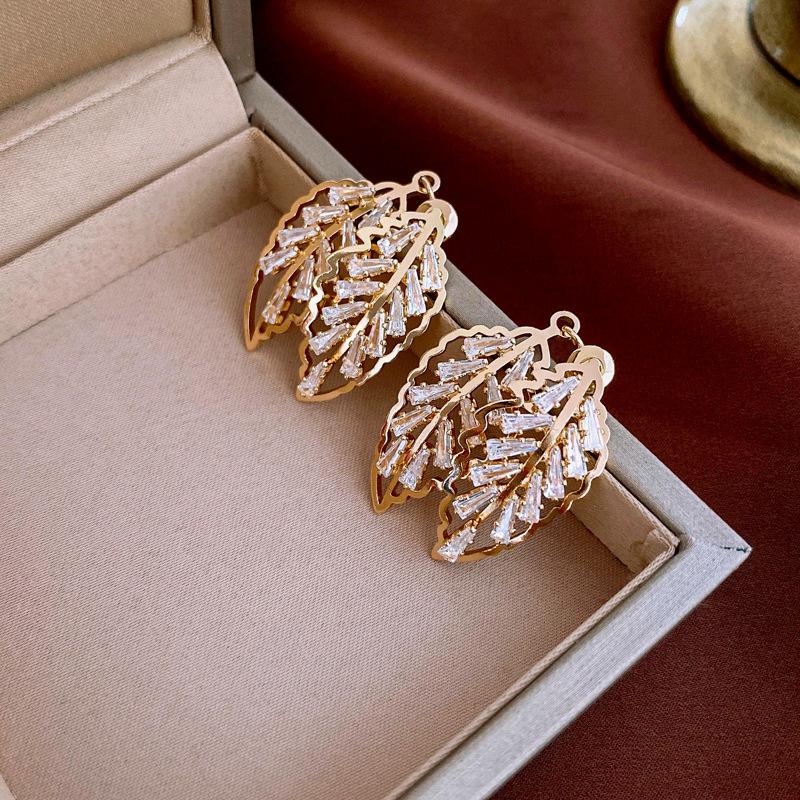 Французские ретро серьги с жемчужной бахромой, преувеличенные нишевые серьги высокого класса, модные универсальные серьги с темпераментом
Французские ретро серьги с жемчужной бахромой, преувеличенные нишевые серьги высокого класса, модные универсальные серьги с темпераментом