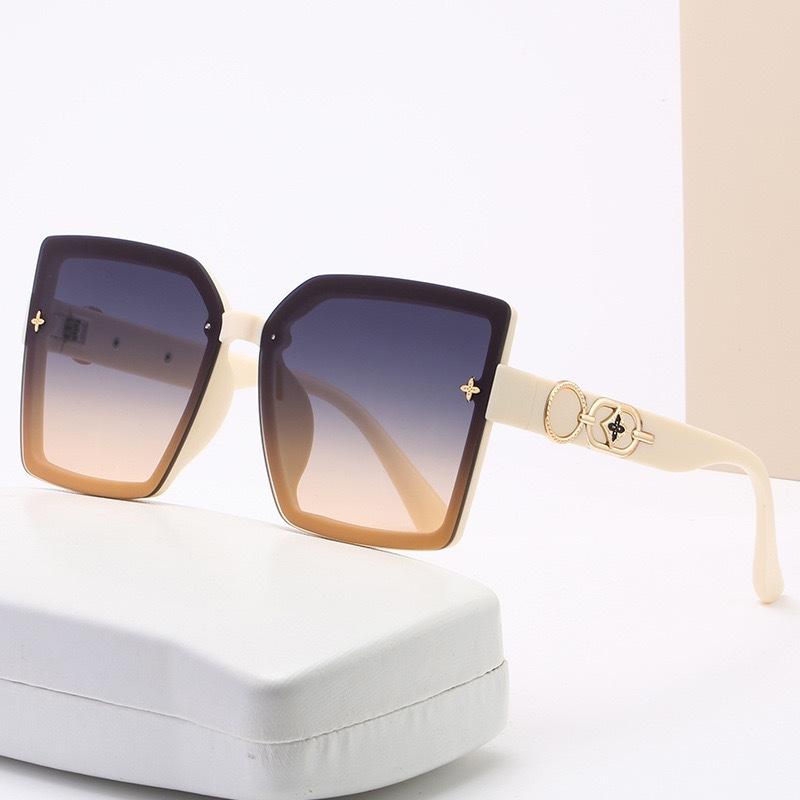 New Large Frame Versatile Sun Glasses For Women Fashionable Style Luxury Sunglasses With Uv400 Protection(Ds-8057)
New Large Frame Versatile Sun Glasses For Women Fashionable Style Luxury Sunglasses With Uv400 Protection(Ds-8057)