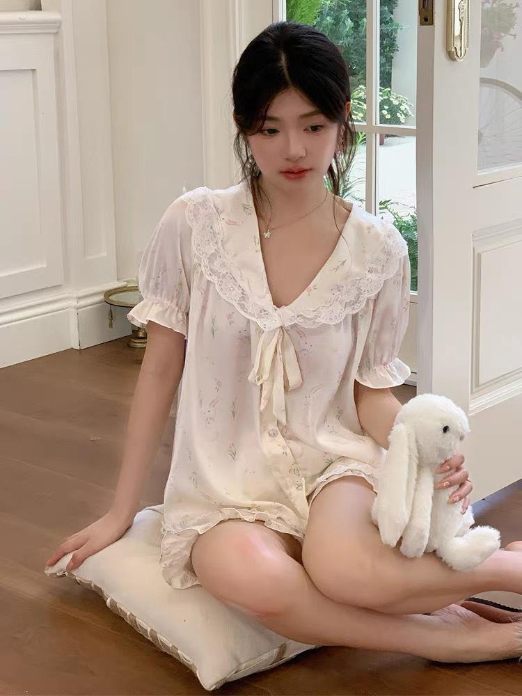 High-end small fragrant wind lace floral rabbit pajamas summer short-sleeved shorts doll collar set French loungewear XXL
High-end small fragrant wind lace floral rabbit pajamas summer short-sleeved shorts doll collar set French loungewear XXL