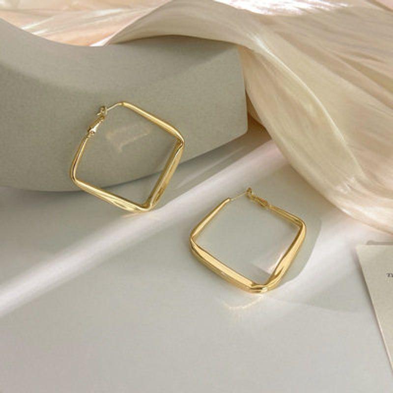 Earrings 2025 New Arrival Tide Fashion High Profile and Generous Diamond Autumn/Winter Earrings Female Online Influencer Fancy Big Ear Ring M023 Matte Gold Pair
Earrings 2025 New Arrival Tide Fashion High Profile and Generous Diamond Autumn/Winter Earrings Female Online Influencer Fancy Big Ear Ring M023 Matte Gold Pair