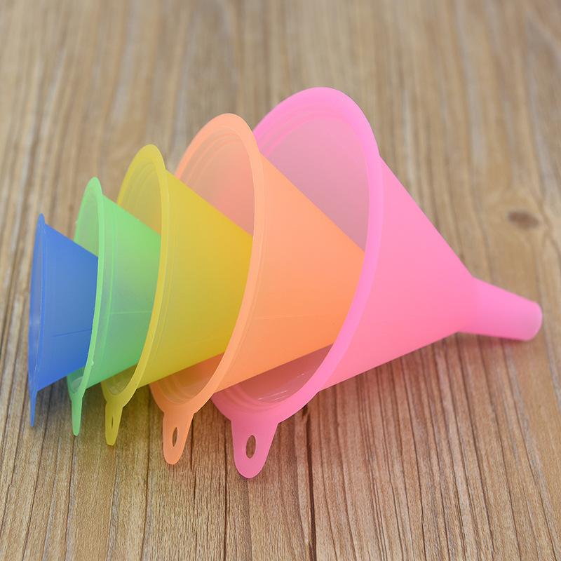 5Pcs/Set Colorful Multi-Size Funnel Set Kitchen Oil Juice Sauces Funnels Liquid Dispensing Tool
5Pcs/Set Colorful Multi-Size Funnel Set Kitchen Oil Juice Sauces Funnels Liquid Dispensing Tool