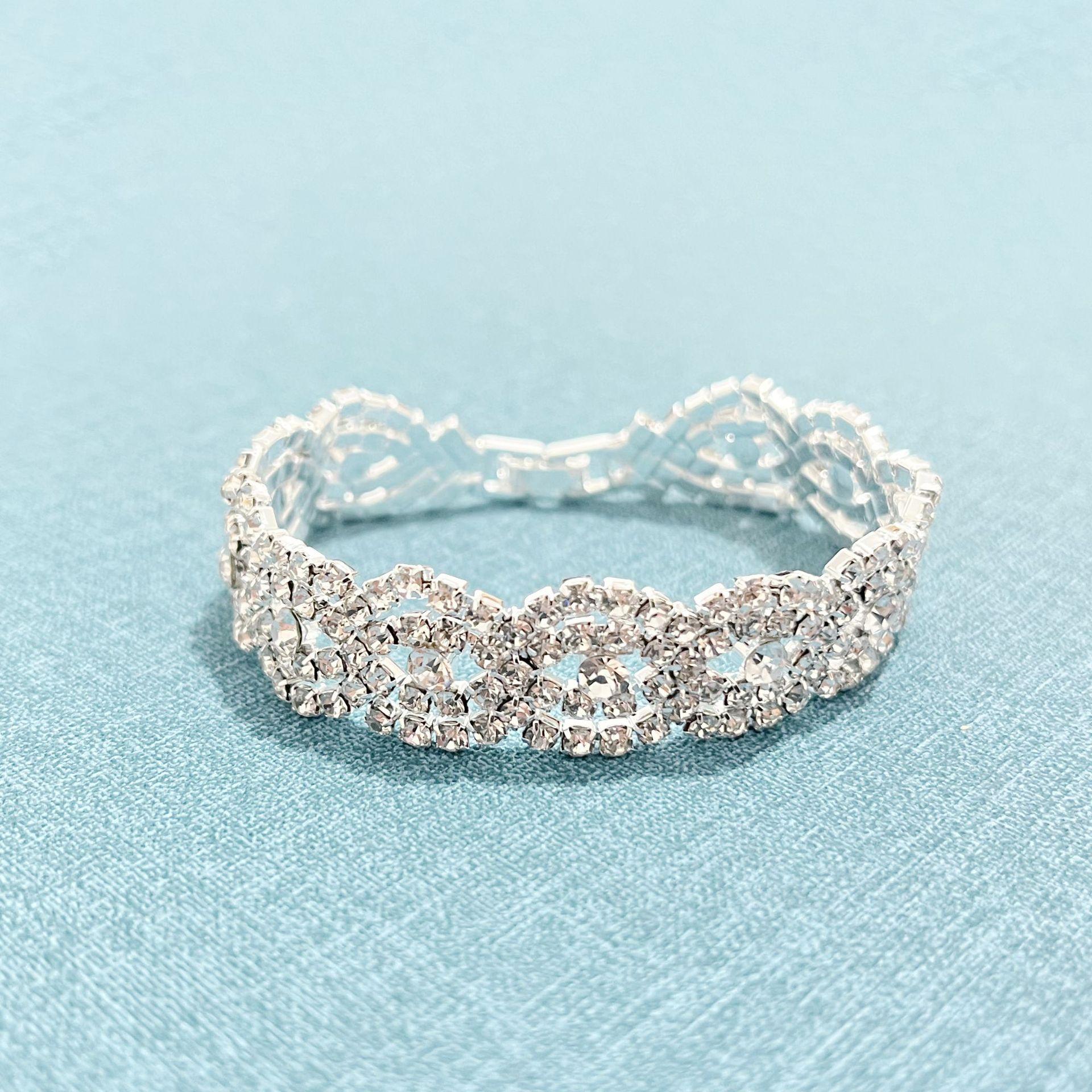 Маскарадные браслеты, полные бриллиантов, девичник в стиле Гэтсби со стразами и геометрией, свадебные бальные браслеты серебряный
Маскарадные браслеты, полные бриллиантов, девичник в стиле Гэтсби со стразами и геометрией, свадебные бальные браслеты серебряный