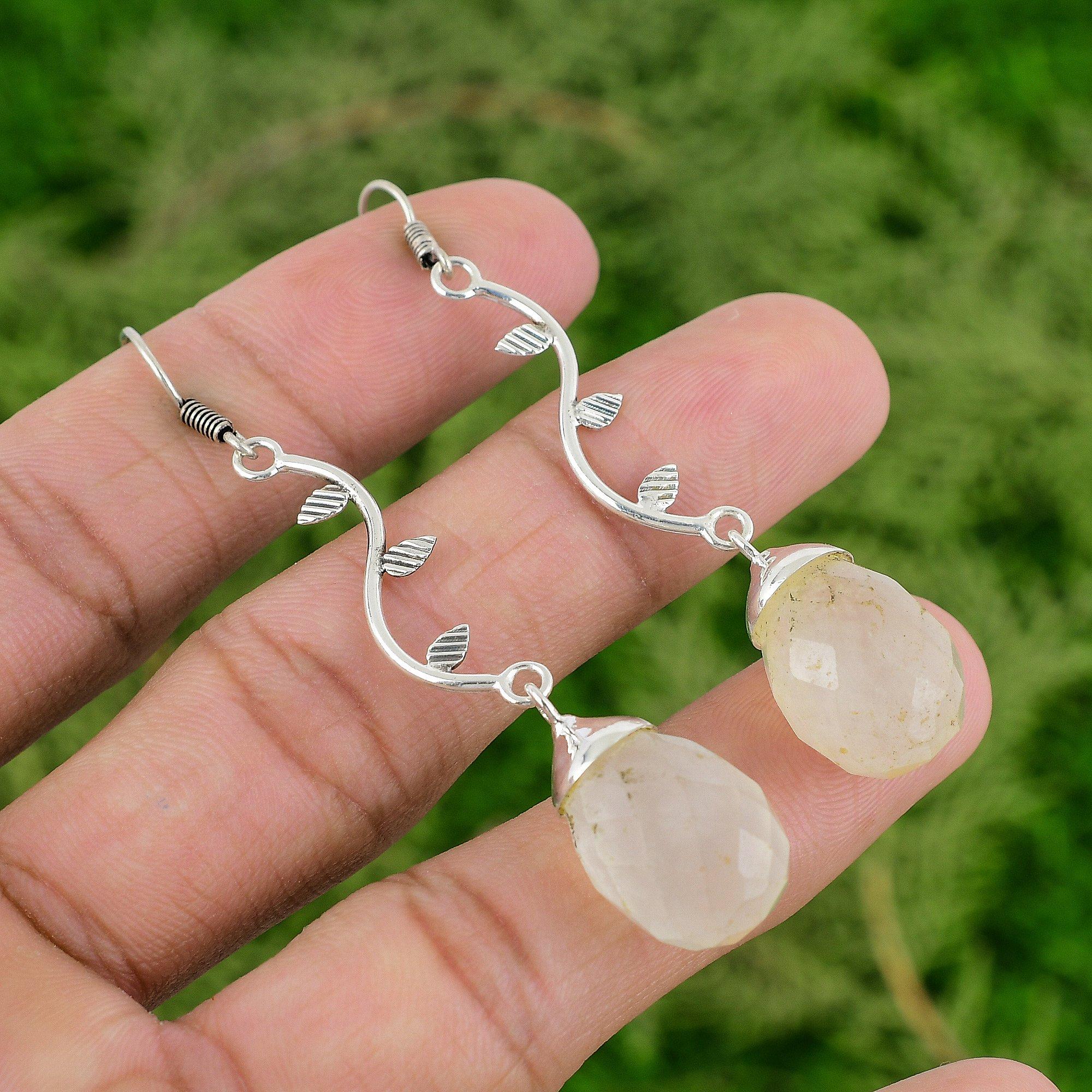 Серьги-капли из радужного лунного камня в серебряной оправе 925 пробы, свадебные, висячие, на крючках
Серьги-капли из радужного лунного камня в серебряной оправе 925 пробы, свадебные, висячие, на крючках