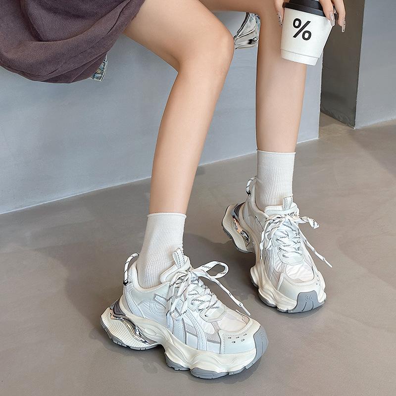 Женские летние новые универсальные кожаные повседневные спортивные туфли на толстой подошве, увеличивающие рост, маленькие белые туфли 37
Женские летние новые универсальные кожаные повседневные спортивные туфли на толстой подошве, увеличивающие рост, маленькие белые туфли 37