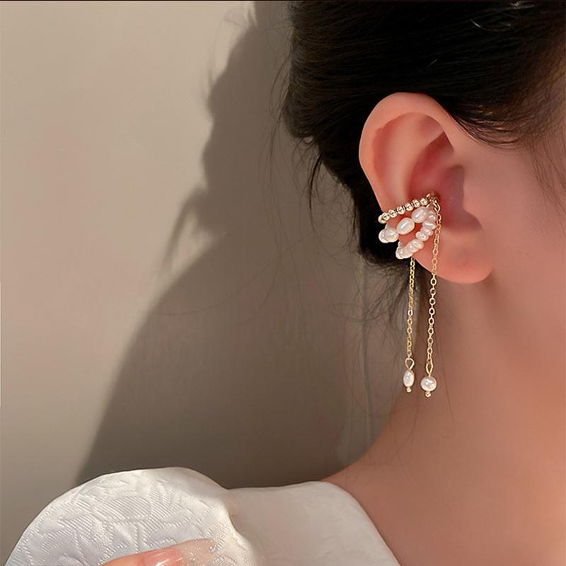 New Luxury Elegent Pearl Magnet Ear Clip Cuff Earrings for Women Linked Metal Magnet Clip Earrings Without Piercing Gifts
New Luxury Elegent Pearl Magnet Ear Clip Cuff Earrings for Women Linked Metal Magnet Clip Earrings Without Piercing Gifts