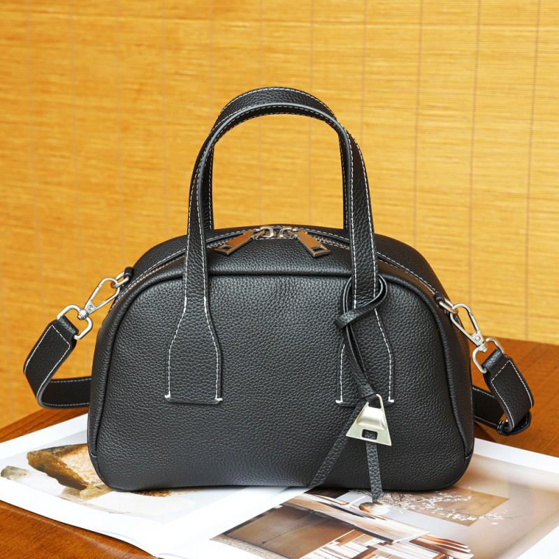 TOGO Head Leather Bowling Bag Fashion Trendy Handheld Women s Cross Shoulder 25x13x16CM чорний
TOGO Head Leather Bowling Bag Fashion Trendy Handheld Women s Cross Shoulder 25x13x16CM чорний