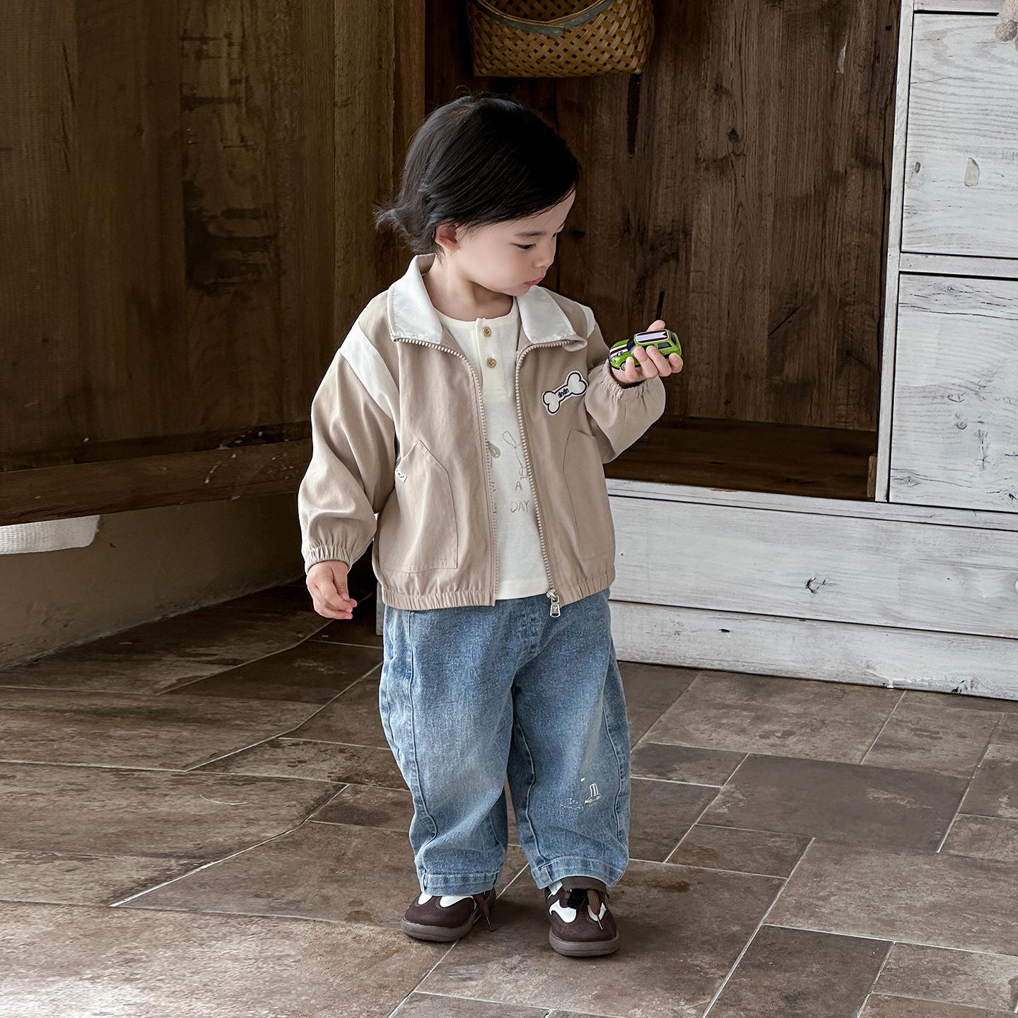 Korean Kids Spring Three-Piece Set: Toddler Boys Jacket, Denim Pants & Off-White Base Layer. 90 cm
Korean Kids Spring Three-Piece Set: Toddler Boys Jacket, Denim Pants & Off-White Base Layer. 90 cm
