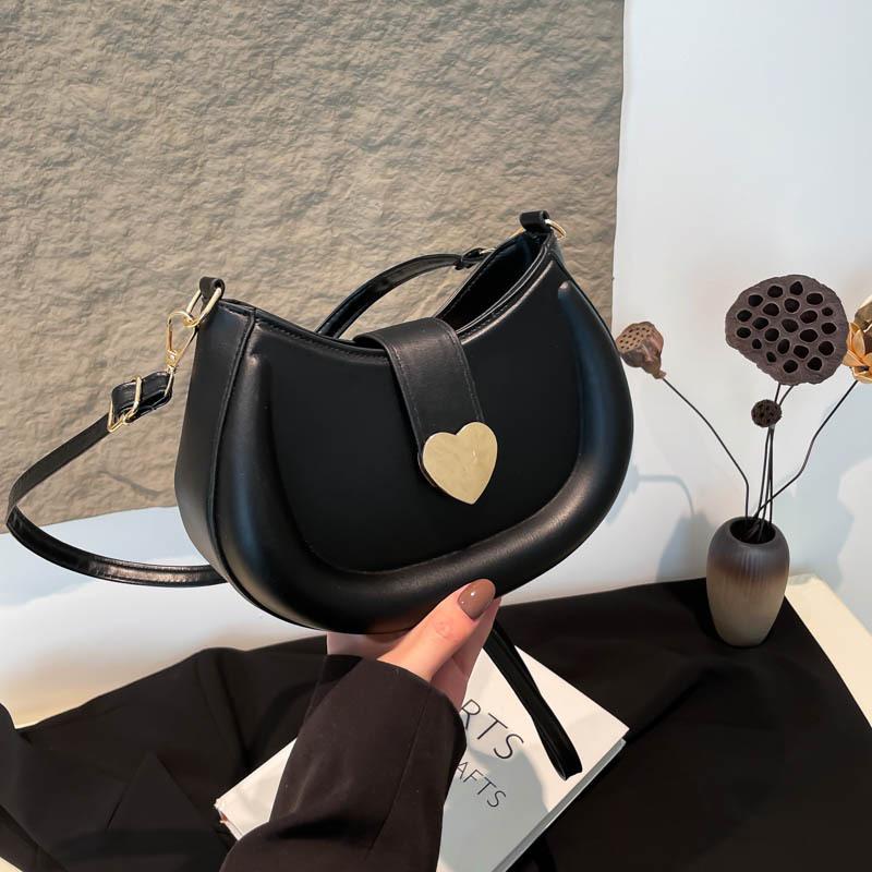 Однотонная сумка через плечо в иностранном стиле, с индивидуальностью, в повседневном стиле, модная, высокой текстуры, женская, нишевого дизайна, трендовая, универсальная, новые модели чёрный
Однотонная сумка через плечо в иностранном стиле, с индивидуальностью, в повседневном стиле, модная, высокой текстуры, женская, нишевого дизайна, трендовая, универсальная, новые модели чёрный