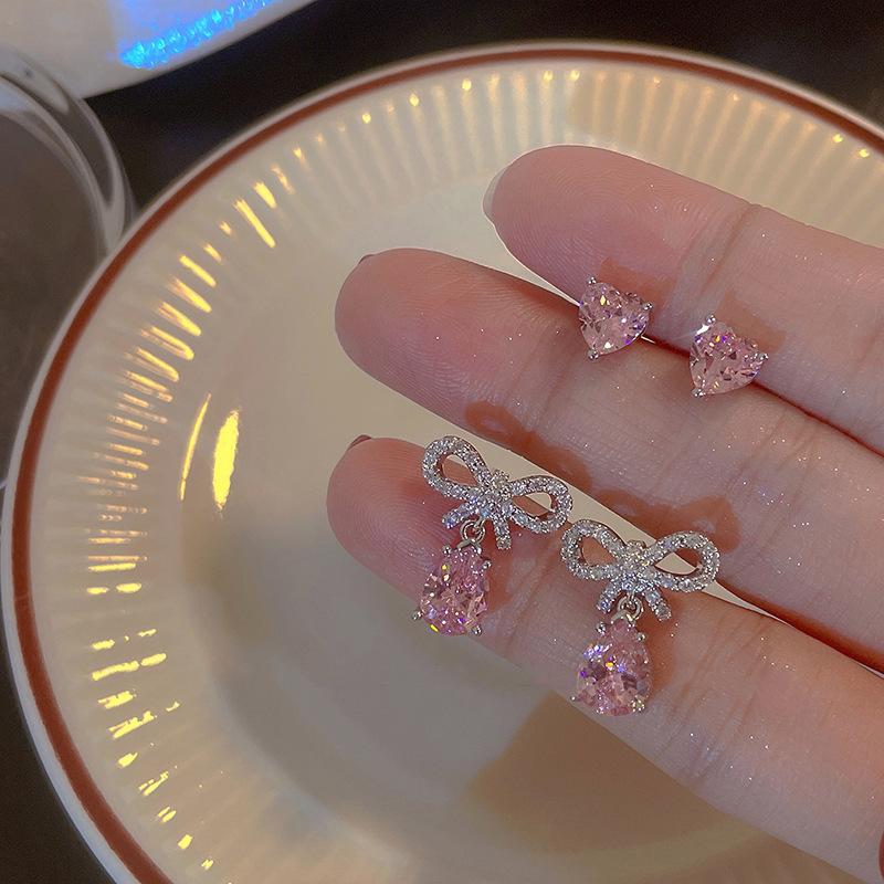 Simple Love Super Fairy Light Luxury Temperament Exquisite High-End Design Stud Earrings
Simple Love Super Fairy Light Luxury Temperament Exquisite High-End Design Stud Earrings
