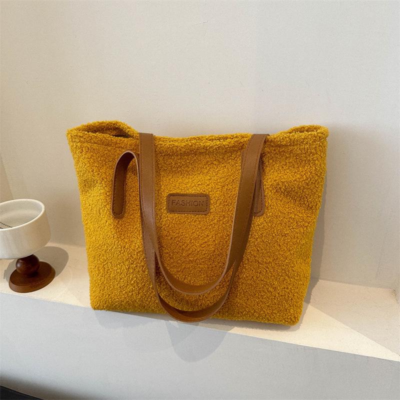Korean Style Plush Large Capacity Women s Shoulder Handbag - New Fashion Commuter Tote жёлтый
Korean Style Plush Large Capacity Women s Shoulder Handbag - New Fashion Commuter Tote жёлтый